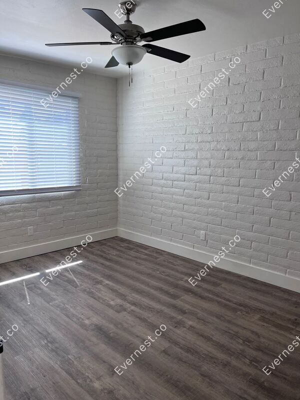 Building Photo - 4075 E Lee St