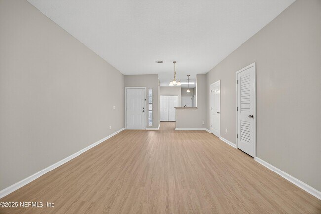 Building Photo - 655 Scrub Jay Dr