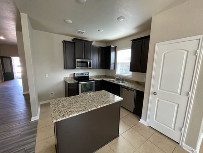 Building Photo - 6350 Daisy Way