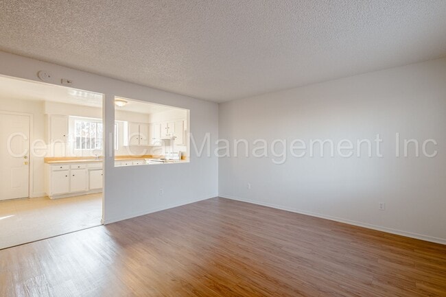 Building Photo - 617 30th St
