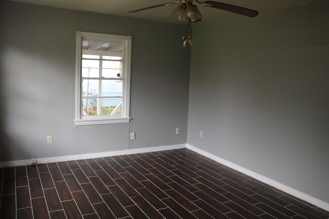 Building Photo - 1303 Burchett St