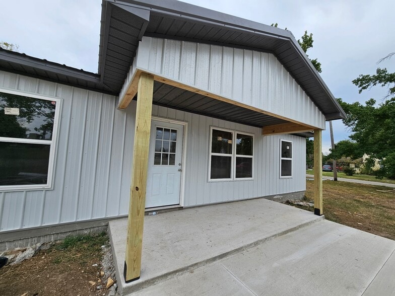Building Photo - 1419 Old Willow St