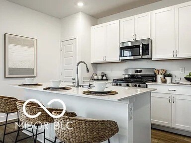 Building Photo - 6558 Hawthorne Dr