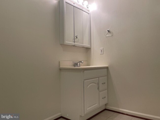 Building Photo - 32 Palace Ln