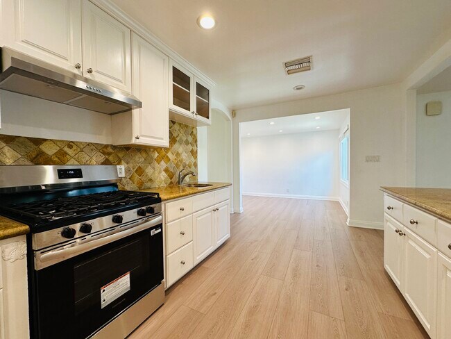 Building Photo - 5148 Otis Ave