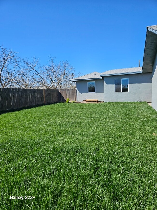 Building Photo - Newly Renovated Country Home