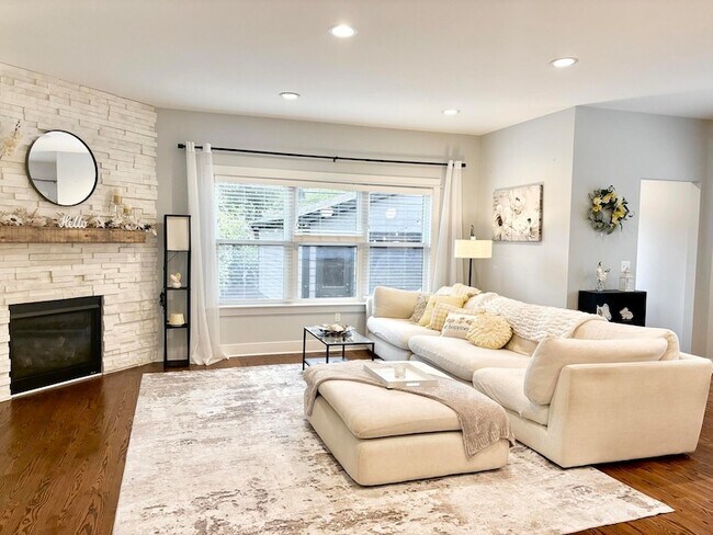 Building Photo - 718 N Alexander Ave