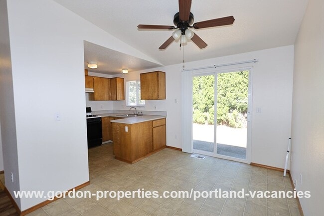 Building Photo - SE Schiller St - ranch style 3 bedroom home