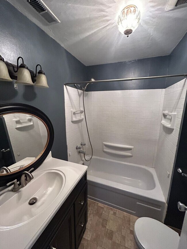 Building Photo - Newly Renovated 3 bed, 1.5 bath on Acreage...
