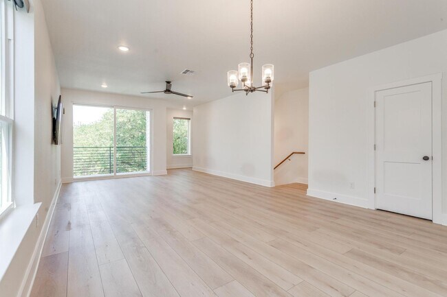Building Photo - 3255 S University Dr