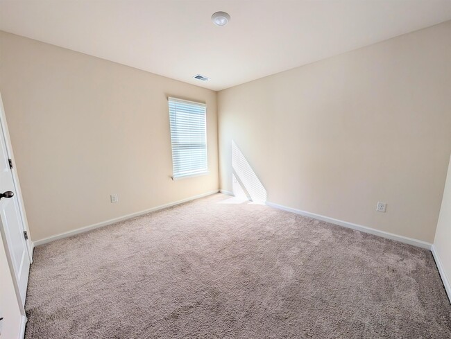 Building Photo - 869 Twickenham Lp