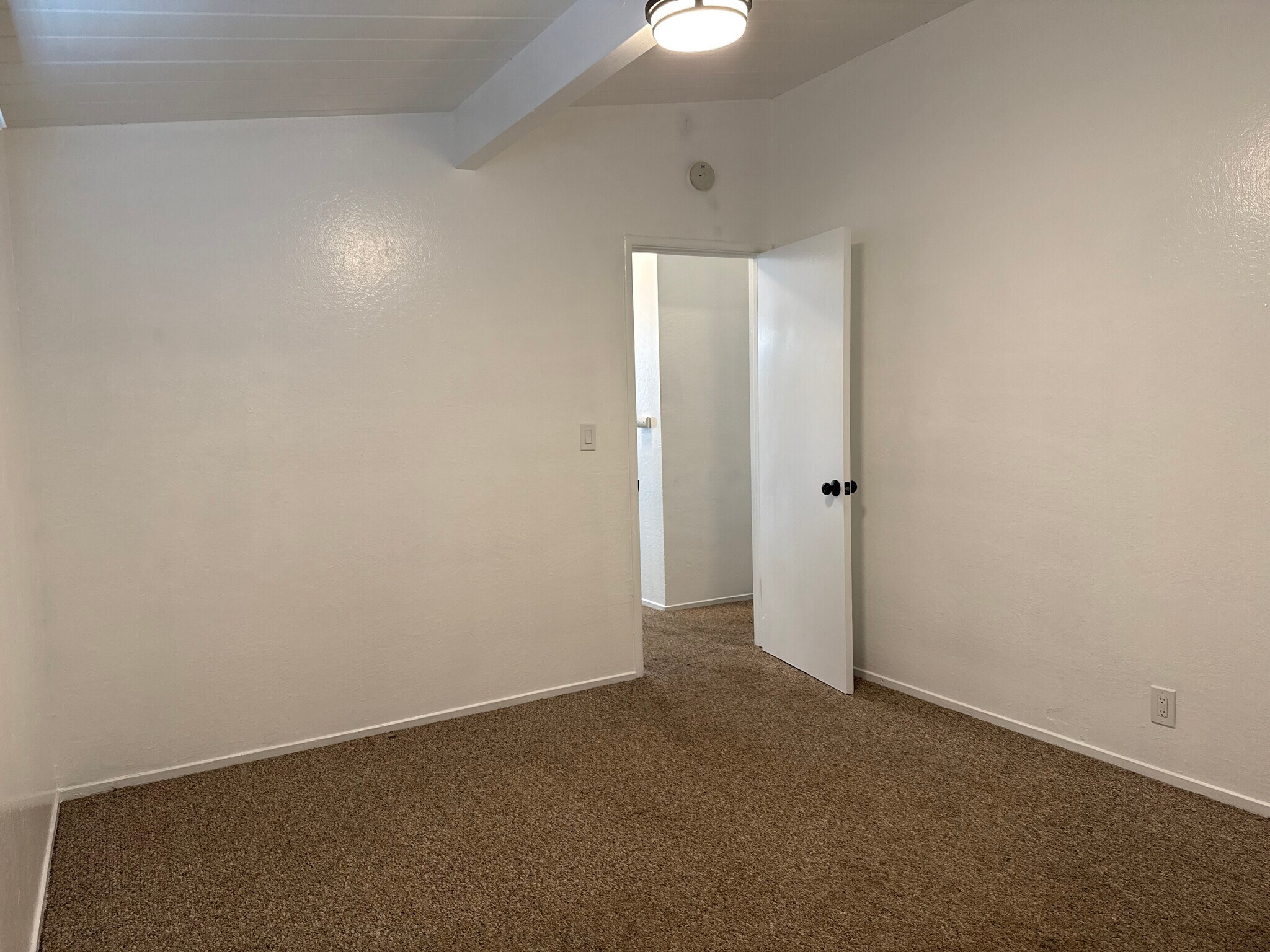 Building Photo - 2875 Euclid Ave