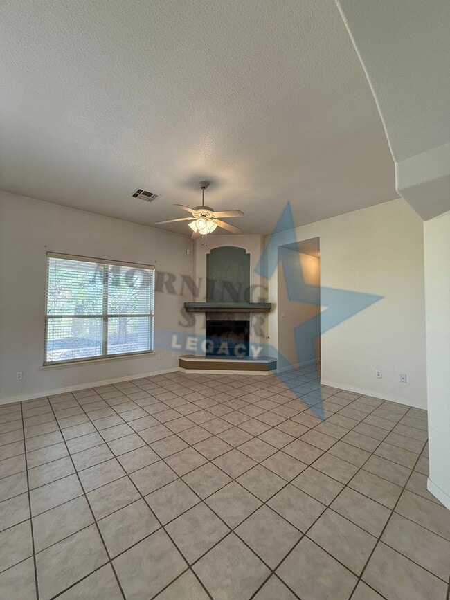 Building Photo - Spacious 3-Bedroom Home Off Roadrunner!