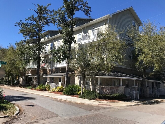 Building Photo - Lion's Gate - Private 2 Bedroom, 2 Bathroom Apartment in Midtown