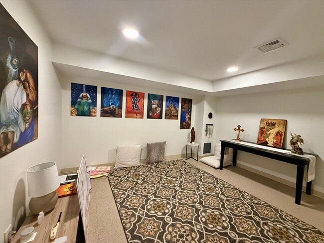 Building Photo - 6 Parkside Dr