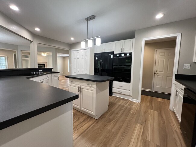 Building Photo - Beautifully Updated Kiln Creek Home with G...