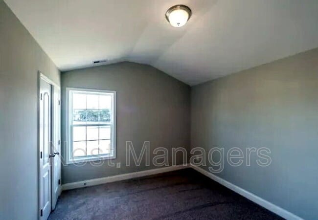 Building Photo - 113 Tellmont St