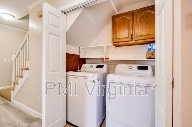 Building Photo - 812 Tuition Ct