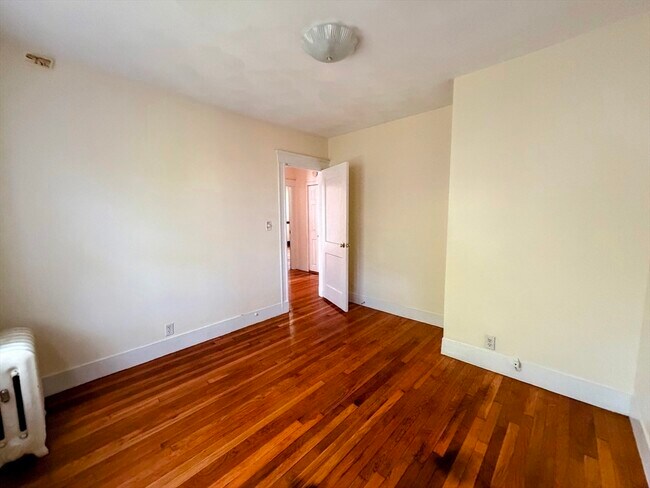 Building Photo - 75 Varnum St