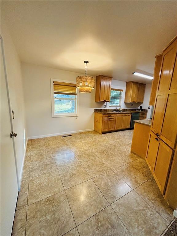 Building Photo - 700 E Edna St