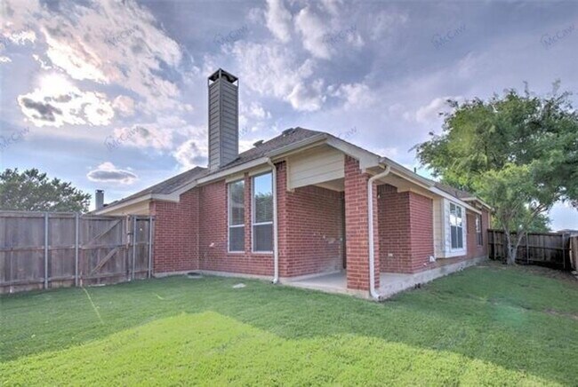 Building Photo - 7297 Chinquapin Dr
