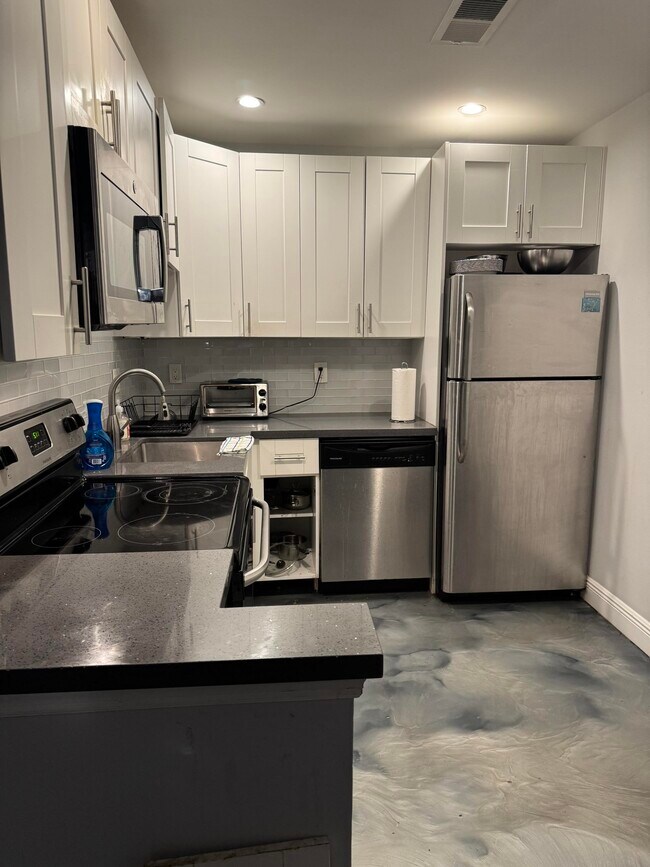 Primary Photo - 470 NW 20th St