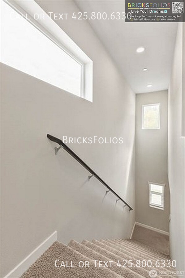 Building Photo - 9502 18th Ave W