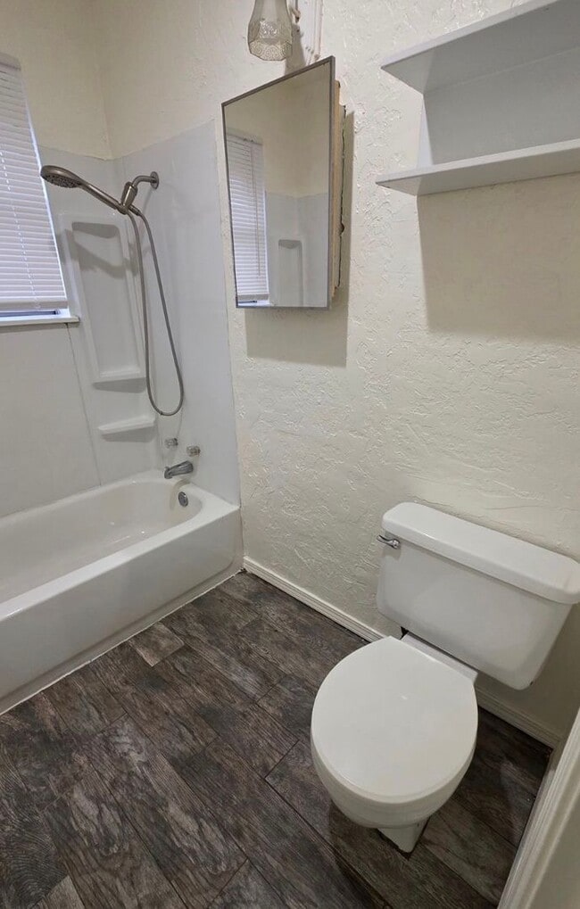 Building Photo - 3 bedroom 1 bath