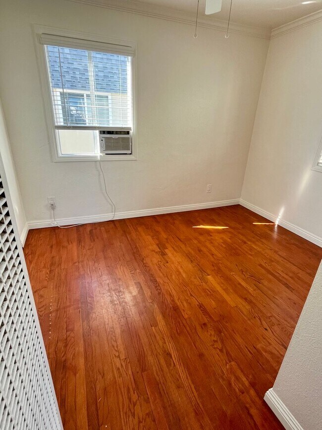 Building Photo - Mission Bay- 1 Bed/1 Bath