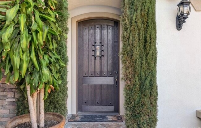 Building Photo - 9 Marisol