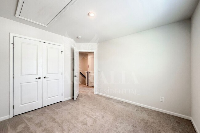 Building Photo - 428 Cross Country Way