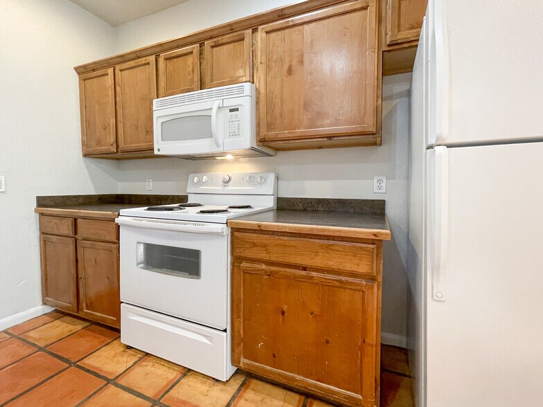 Building Photo - 506 3rd St