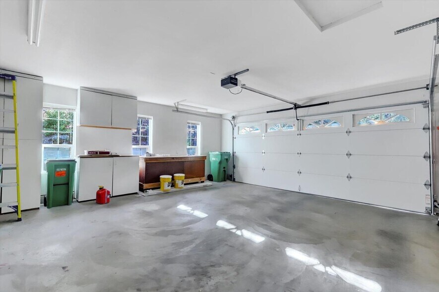 Garage - 18527 Jayhawk Dr