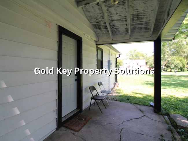 Building Photo - Nicely renovated 3 BR 1 BA House with Central Air (SECTION 8 APPROVED)