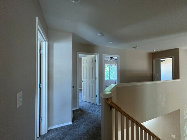 Building Photo - Gorgeous 4 Bed, 2.5 Bath House!