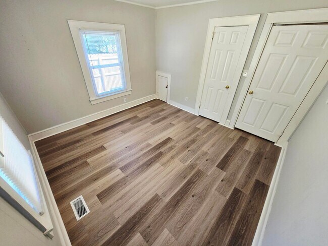 Building Photo - Great 2 bedrooms Home