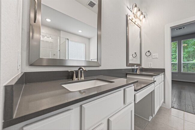 Building Photo - 212 Milas Cv