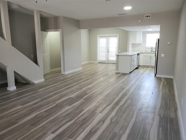 Building Photo - 11710 Southlake Dr