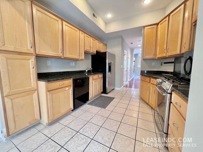 Building Photo - 1016 11th St NE