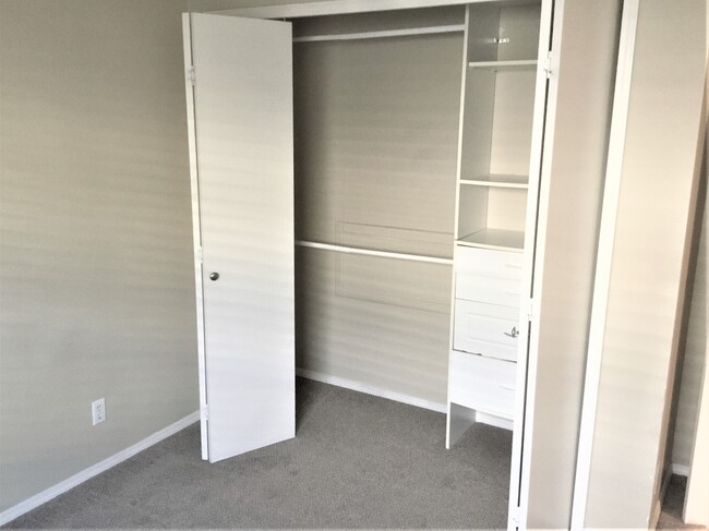 Building Photo - 3205 Chama Meadows Dr NE