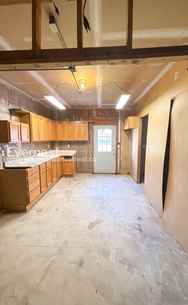 Building Photo - 3 Bed, 4 Bath Home with Fenced Yard & Garage / Pet-Friendly / Available Soon!