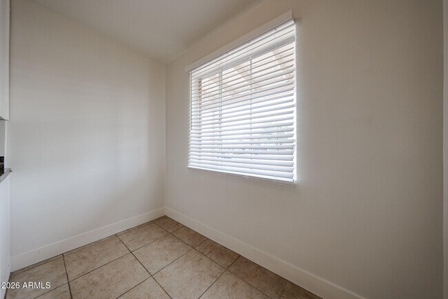 Building Photo - 2340 W Osborn Rd