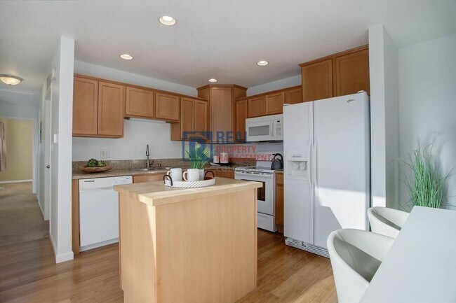 Building Photo - 8487 Everett Way