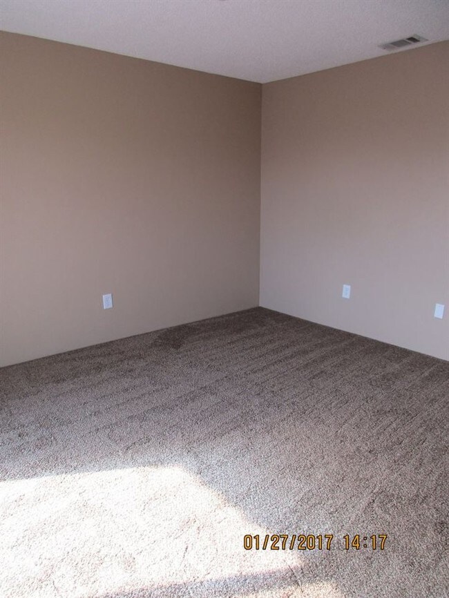 Building Photo - 11 Dondanville Rd