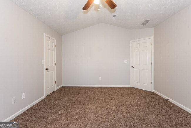 Building Photo - 121 Fern Ct