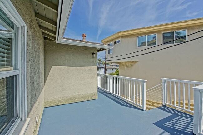 Building Photo - 344-348 Calle Miramar
