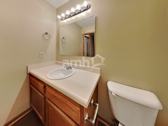 Building Photo - 998 Canary Creek Dr