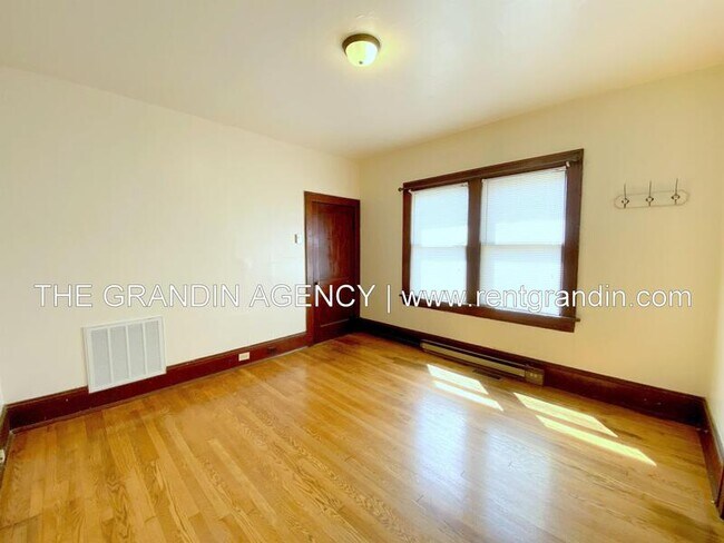 Building Photo - 1129 Stewart Ave SE