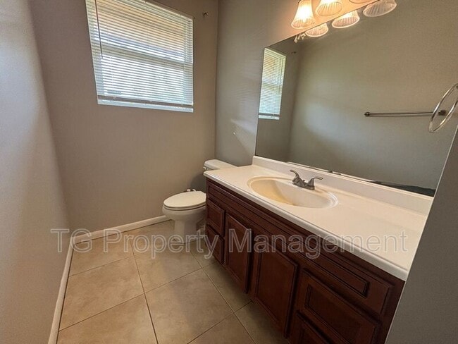 Building Photo - 1355 Lamanto Ave E