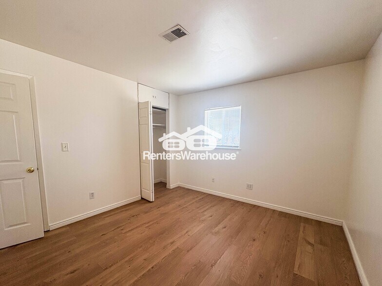 Building Photo - 327 Leona Dr